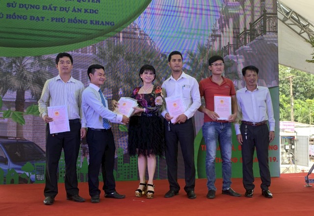 Trao sổ hồng… nhận lòng tin
