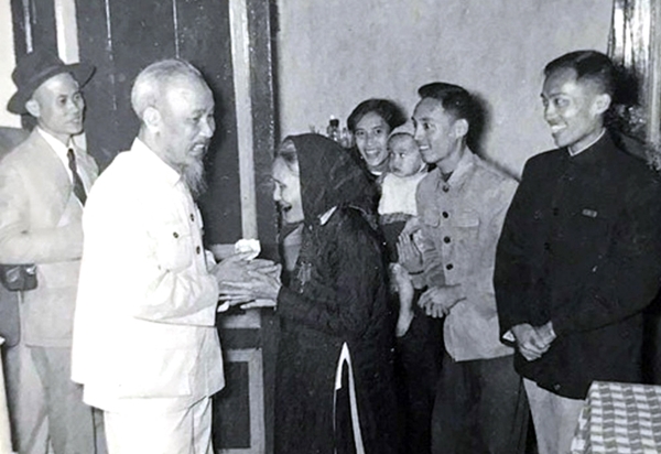 Kỷ niệm 129 năm Ngày sinh Chủ tịch Hồ Chí Minh: Hồ Chí Minh - Sáng mãi tên Người! - Hình 1