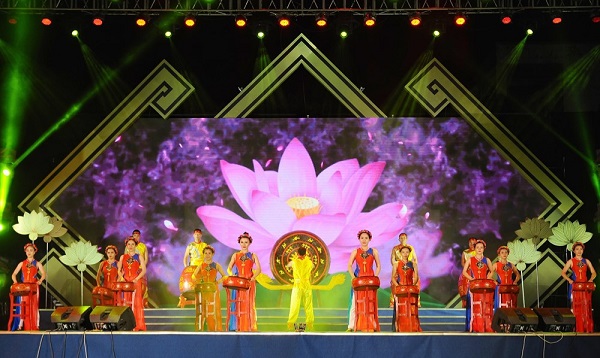 Khai mạc lễ hội Làng Sen: Lời Bác sáng đường ta đi