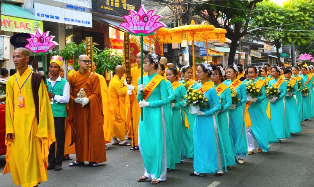 Đà Nẵng: Rực rỡ sắc màu trong lễ rước Phật đản sanh - Hình 8