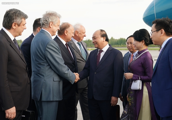 Thủ tướng đến Saint Petersburg, bắt đầu thăm chính thức Liên bang Nga - Hình 3