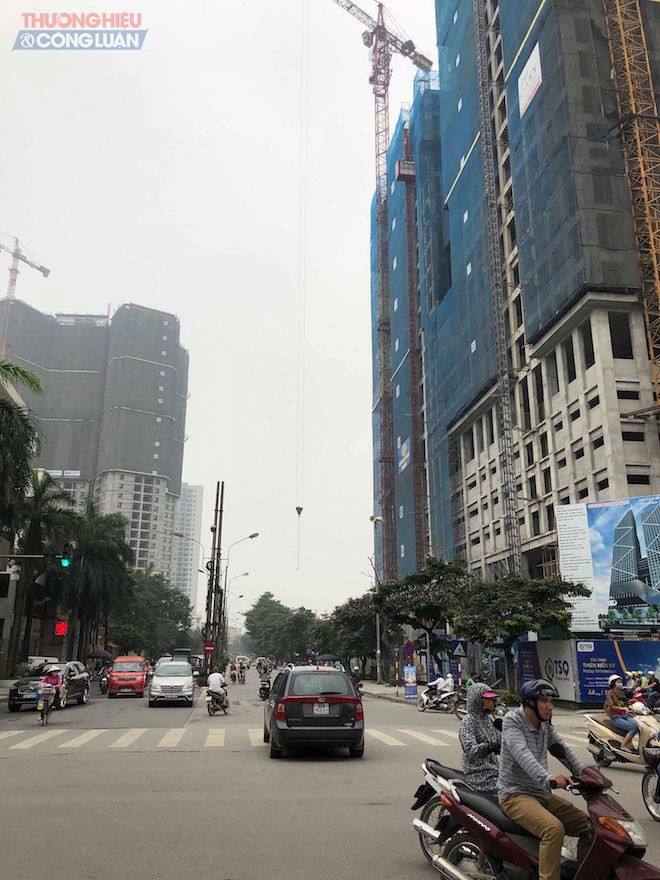 Cần cẩu trực tháp dự án Thiên niên kỷ “lòng thòng” giữa đường: Lại điệp khúc “rút kinh nghiệm”