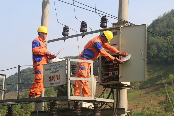 'Lính áo cam' trực chiến với nắng nóng - Hình 3