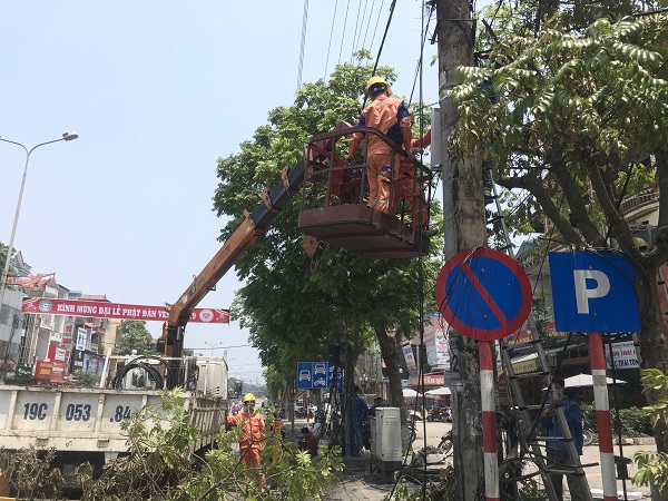 'Lính áo cam' trực chiến với nắng nóng - Hình 9