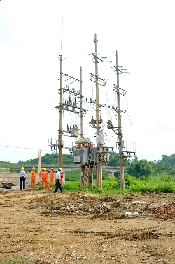 'Lính áo cam' trực chiến với nắng nóng - Hình 11