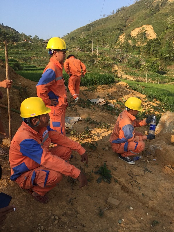 'Lính áo cam' trực chiến với nắng nóng - Hình 13