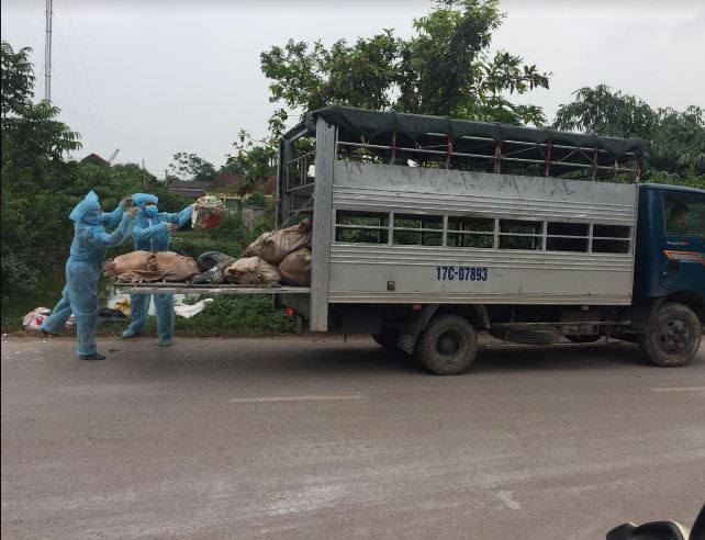 Bắc Giang: Phát hiện, thu giữ hơn 300 kg thực phẩm bốc mùi hôi thối - Hình 1