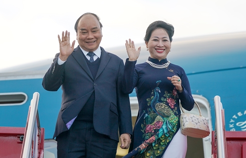 Thủ tướng đến Oslo, bắt đầu thăm chính thức Na Uy