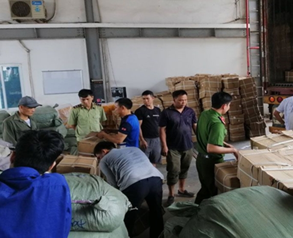 Bắc Giang: Tiêu hủy 1,3 tấn táo sấy khô không rõ nguồn gốc