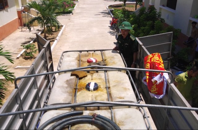 Quảng Ngãi: Phát hiện vụ sang chiết 1.800 lít dầu DO không rõ nguồn gốc - Hình 1