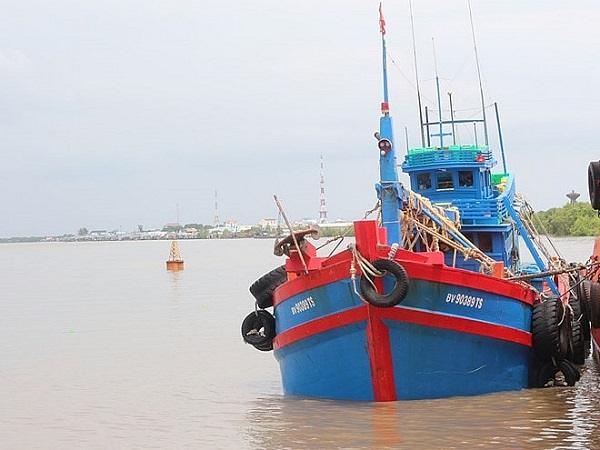 Bộ Tư lệnh vùng CSB 4: Tạm giữ tàu chở 130.000 lít dầu DO trái phép