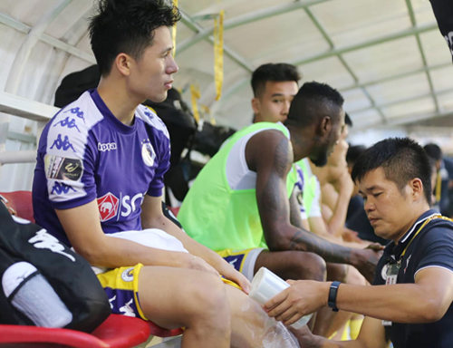 Đình Trọng gặp chấn thương, HLV Park Hang Seo triệu tập Nguyễn Thành Chung