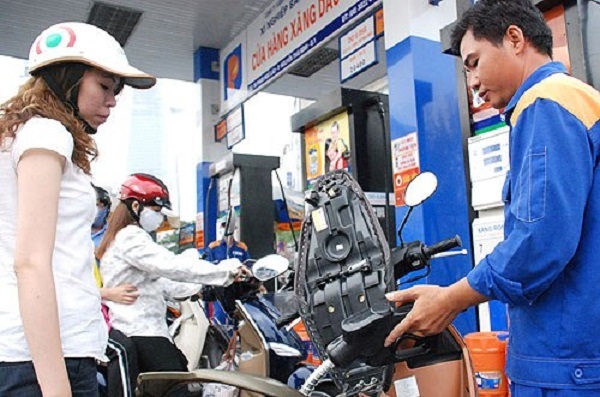 Chiều nay (1/6), giá xăng dầu tiếp tục giảm nhỏ giọt