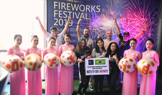 Hai đội pháo hoa Brazil và Bỉ đến Đà Nẵng - Hình 2