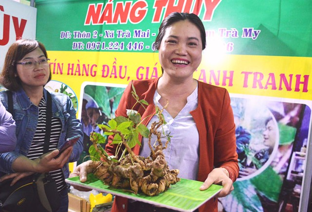 Quảng Nam: Phiên chợ sâm Ngọc Linh đã trở thành thương hiệu đối với khách hàng trong và ngoài tỉnh - Hình 1