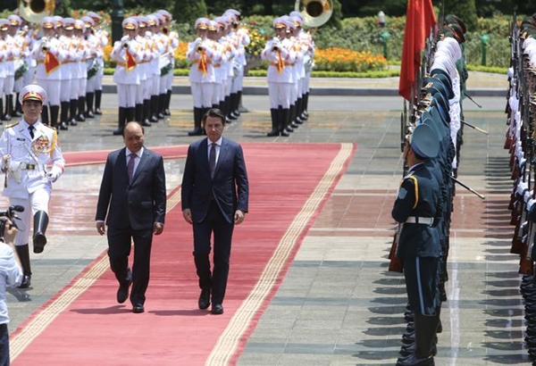 Thủ tướng Nguyễn Xuân Phúc chủ trì lễ đón chính thức người đồng cấp Italia - Hình 3