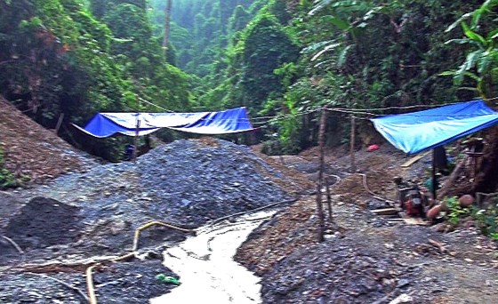 H. Nam Giang-Quảng Nam: “Đột kích” hàng loạt bãi vàng, cả trăm phu vàng tháo chạy vào rừng