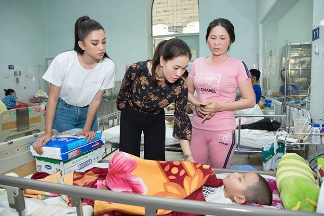 Hoa hậu Tiểu Vy: Cùng Ban tổ chức cuộc thi Miss World Việt Nam thăm các bệnh nhi - Hình 4