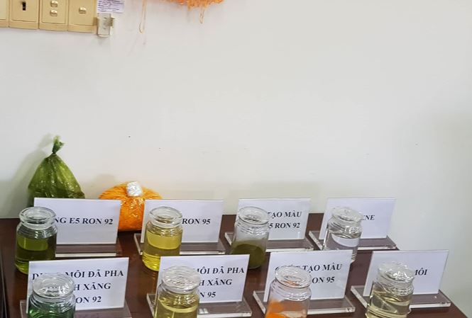 Đại gia Trịnh Sướng sử dụng bột màu pha chế xăng giả?