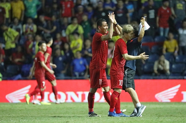 Đánh bại Thái Lan, ĐT Việt Nam thẳng tiến trên bảng xếp hạng FIFA - Hình 1