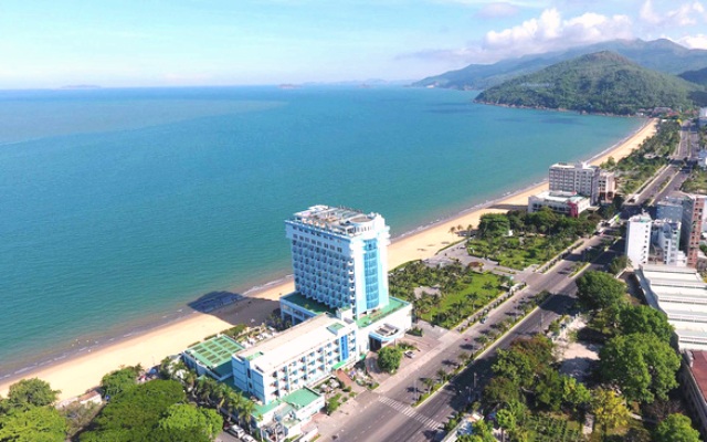 Bình Định: Sẽ chi hàng trăm tỷ đồng để di dời 3 khách sạn lớn bên bờ biển - Hình 1