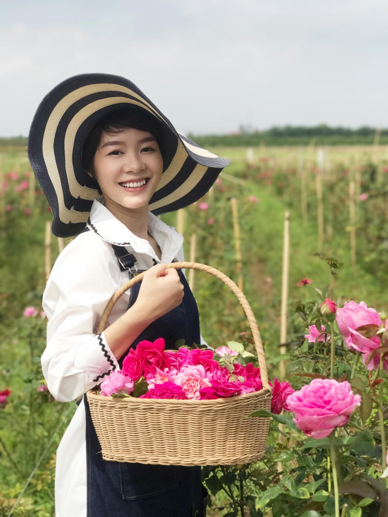 Ngắm vườn hồng khổng lồ của vợ Thành trong "Về nhà đi con"