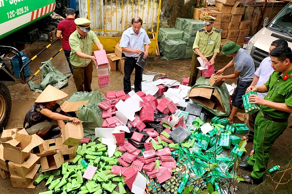 Lạng Sơn: Tiêu huỷ nhiều hàng hóa nhập lậu - Hình 1