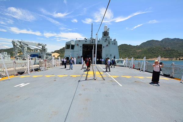 Tàu Hải quân Hoàng gia Canada Regina và tàu hậu cần Asterix thăm cảng Quốc tế Cam Ranh - Hình 6