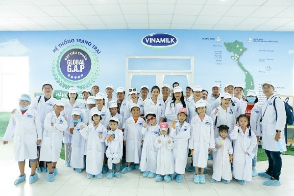Vinamilk tổ chức cho con em nhân viên thăm resort bò sữa - Hình 10