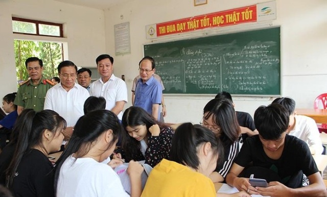 Bí thư tỉnh ủy Hà Tĩnh “vi hành” kiểm tra các điểm thi THPT Quốc gia 2019 - Hình 2