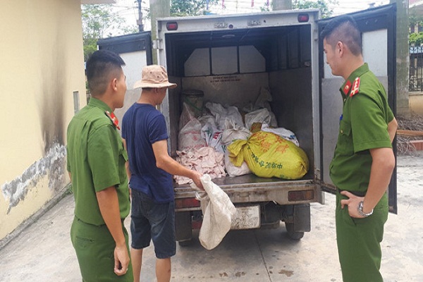 Hải Phòng: Bắt giữ và tiêu hủy gần 500 kg bì lợn không rõ nguồn gốc