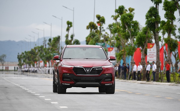 Thủ tướng Nguyễn Xuân Phúc dự Lễ khánh thành Nhà máy Sản xuất ô tô Vinfast tại Hải Phòng - Hình 8