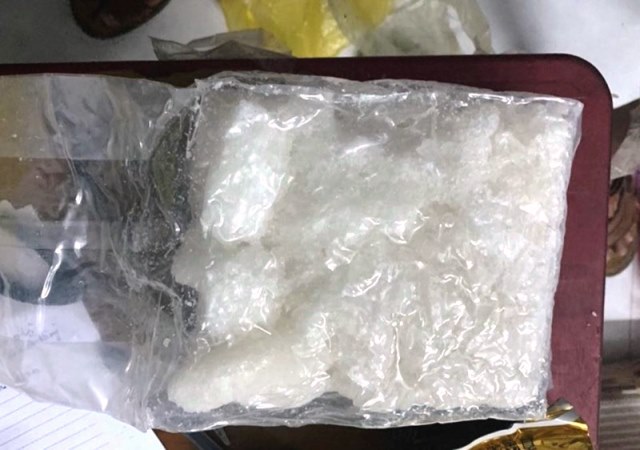 Đà Nẵng: Bắt vụ vận chuyển 1 kg ma túy đá và 1.100 viên thuốc lắc - Hình 2