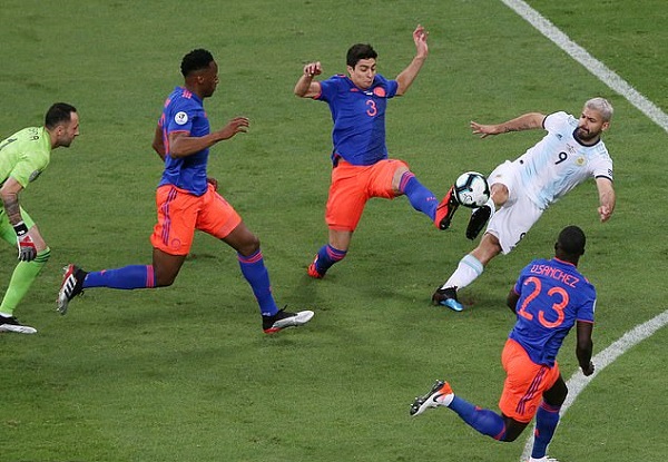 Copa America 2019: Messi mờ nhạt, Argentina thảm bại trước Colombia - Hình 1