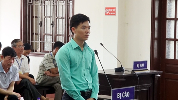 Cựu bác sĩ Hoàng Công Lương bị phạt 30 tháng tù giam - Hình 1