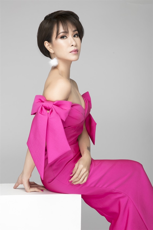 Uyên Linh cảm thấy vinh dự khi hát tại Lễ hội pháo hoa quốc tế Đà Nẵng