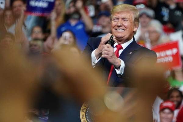 Ra tái tranh cử, ông Trump huy động quỹ một ngày bằng đối thủ kiếm cả tháng