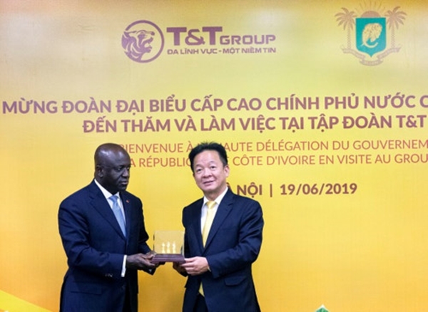 Bộ trưởng Ngoại giao Cộng hòa Bờ Biển Ngà Marcel Amon đến thăm và làm việc tại T&T Group