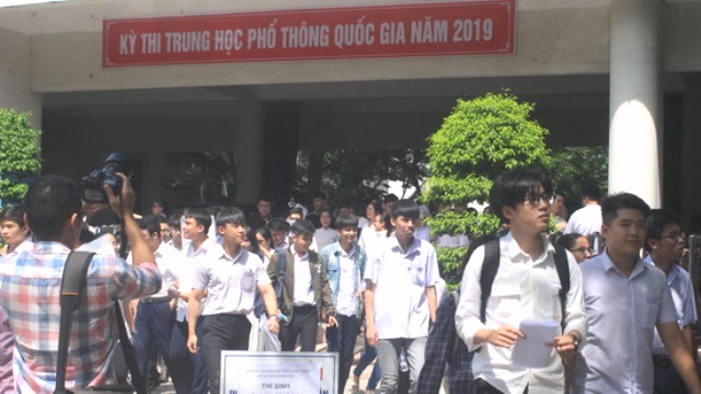 Đà Nẵng: Một thí sinh bị đình chỉ vì mang điện thoại vào phòng thi