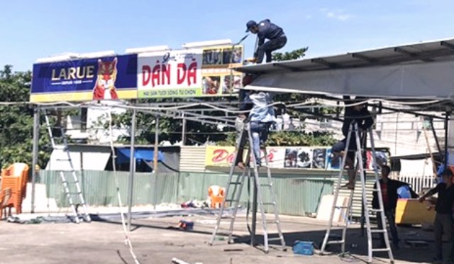 Đà Nẵng: Tháo dỡ hàng loạt nhà hàng, quán tạm gây ô nhiễm ven biển Sơn Trà - Hình 1