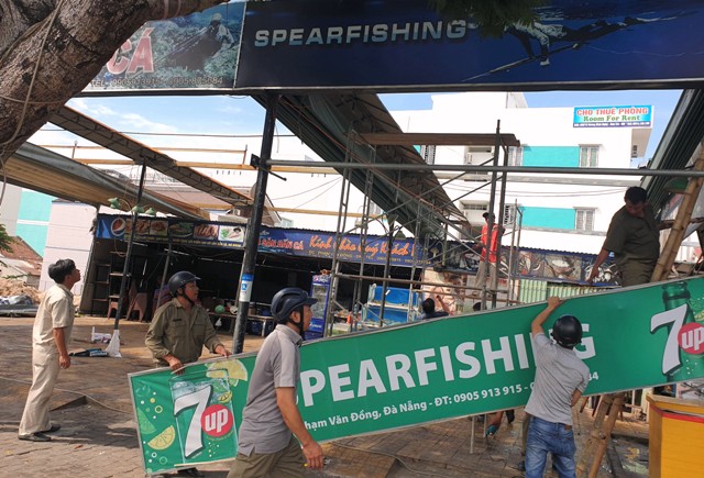 Đà Nẵng: Tháo dỡ hàng loạt nhà hàng, quán tạm gây ô nhiễm ven biển Sơn Trà - Hình 2