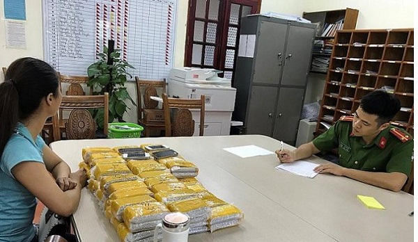 Lạng Sơn: Thu giữ hơn 200 chiếc điện thoại nhập lậu - Hình 1
