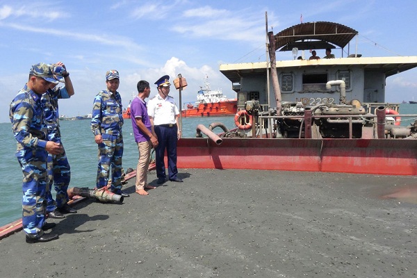 Bắt giữ 7 tàu khai thác và vận chuyển hàng ngàn tấn cát trái phép