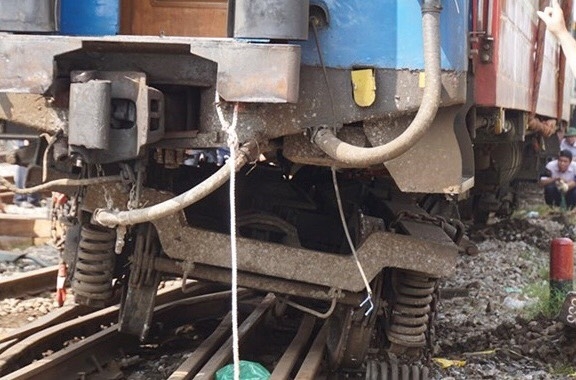 Tàu khách Bắc-Nam bị trật bánh trên đèo Hải Vân khiến nhiều chuyến khác bị chậm giờ - Hình 2