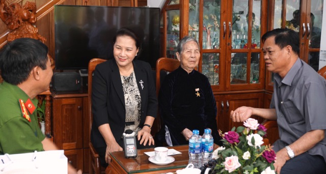 Phú Yên: Chủ tịch QH Nguyễn Thị Kim Ngân thăm gia đình chính sách tiêu biểu - Hình 1