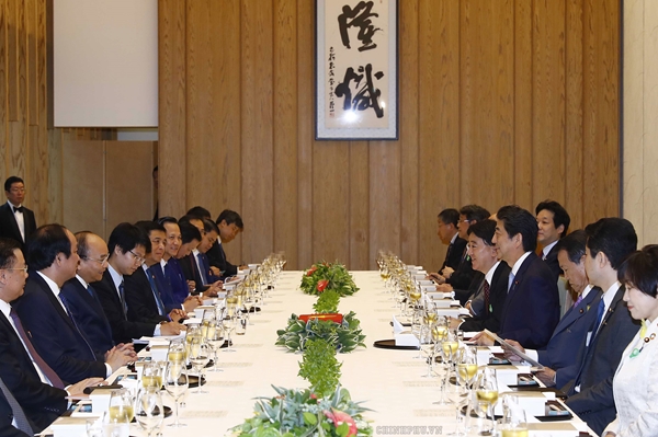 Thủ tướng Nguyễn Xuân Phúc hội đàm với Thủ tướng Nhật Bản Abe Shinzo - Hình 2