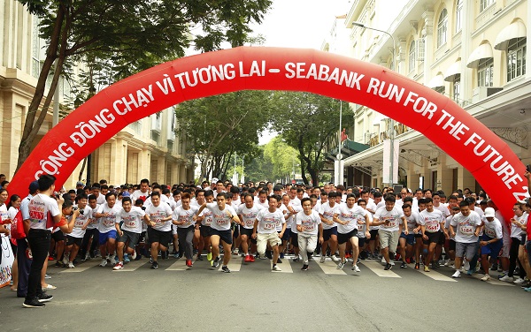 Hơn 1.700 người chạy gây quỹ học bổng cho trẻ em nghèo tại TP. Hồ Chí Minh - Hình 1