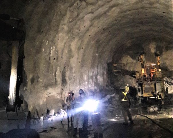 Hầm đường bộ Hải Vân 2: 3 tháng nữa sẽ thông hầm - Hình 2