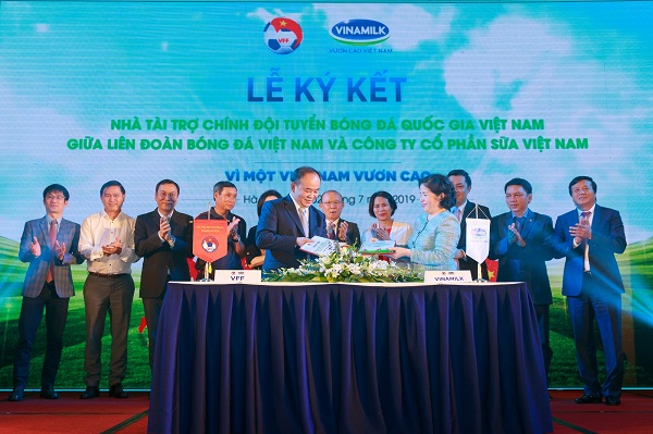 Vinamilk - Nhà tài trợ chính cho các đội tuyển bóng đá quốc gia Việt Nam - Hình 1