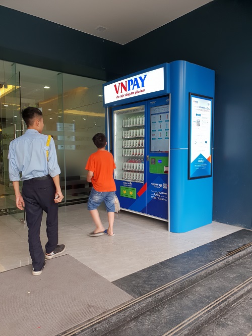 Chung cư Riverside Garden: Khách hàng “tố” máy bán hàng tự động chỉ nhận tiền, không trả sản phẩm!